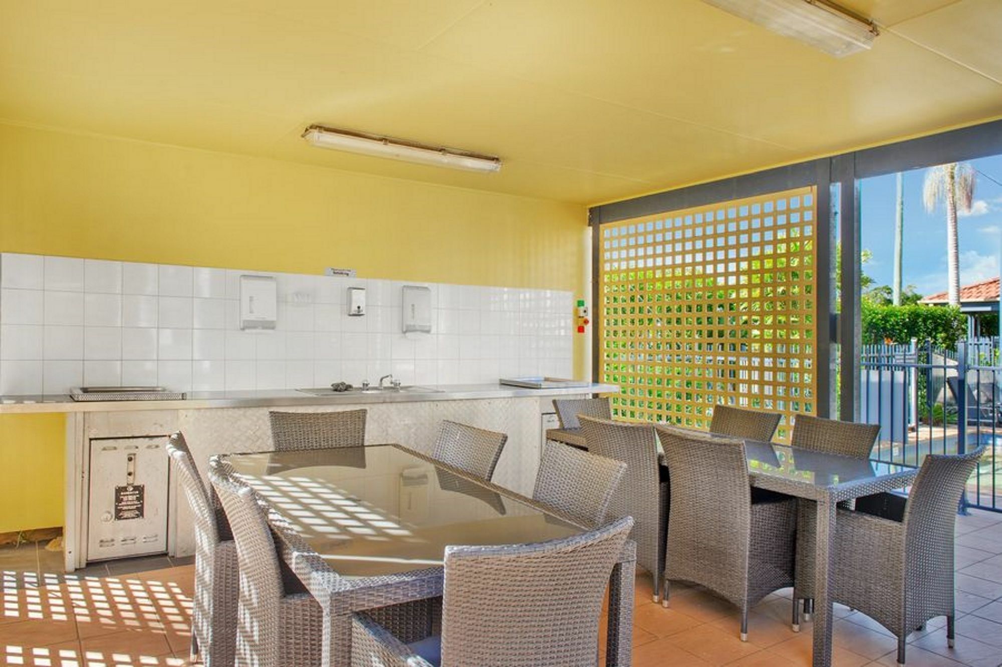 South Pacific Apartments พอร์ตแมคควอรี ภายนอก รูปภาพ